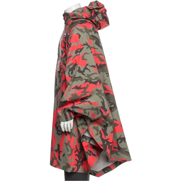 Brand New Canada Goose Field Rain Poncho- Unisex and Onesize - Picture 3 of 7